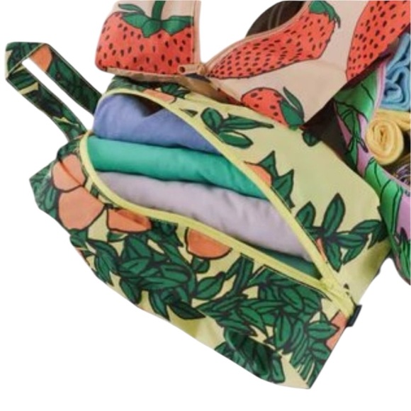 Baggu | 3D Zip Pouches Strawberry Orange Tree Print Medium Large Packing Cube - Picture 3 of 12